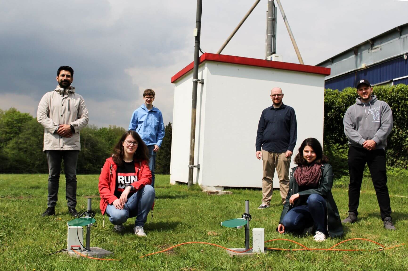 The 25square project team at the IUZ Sternwarte Bochum, where the first two sensors went into the ground in May 2021. Front left: Tabea, project lead at Auto-Intern.