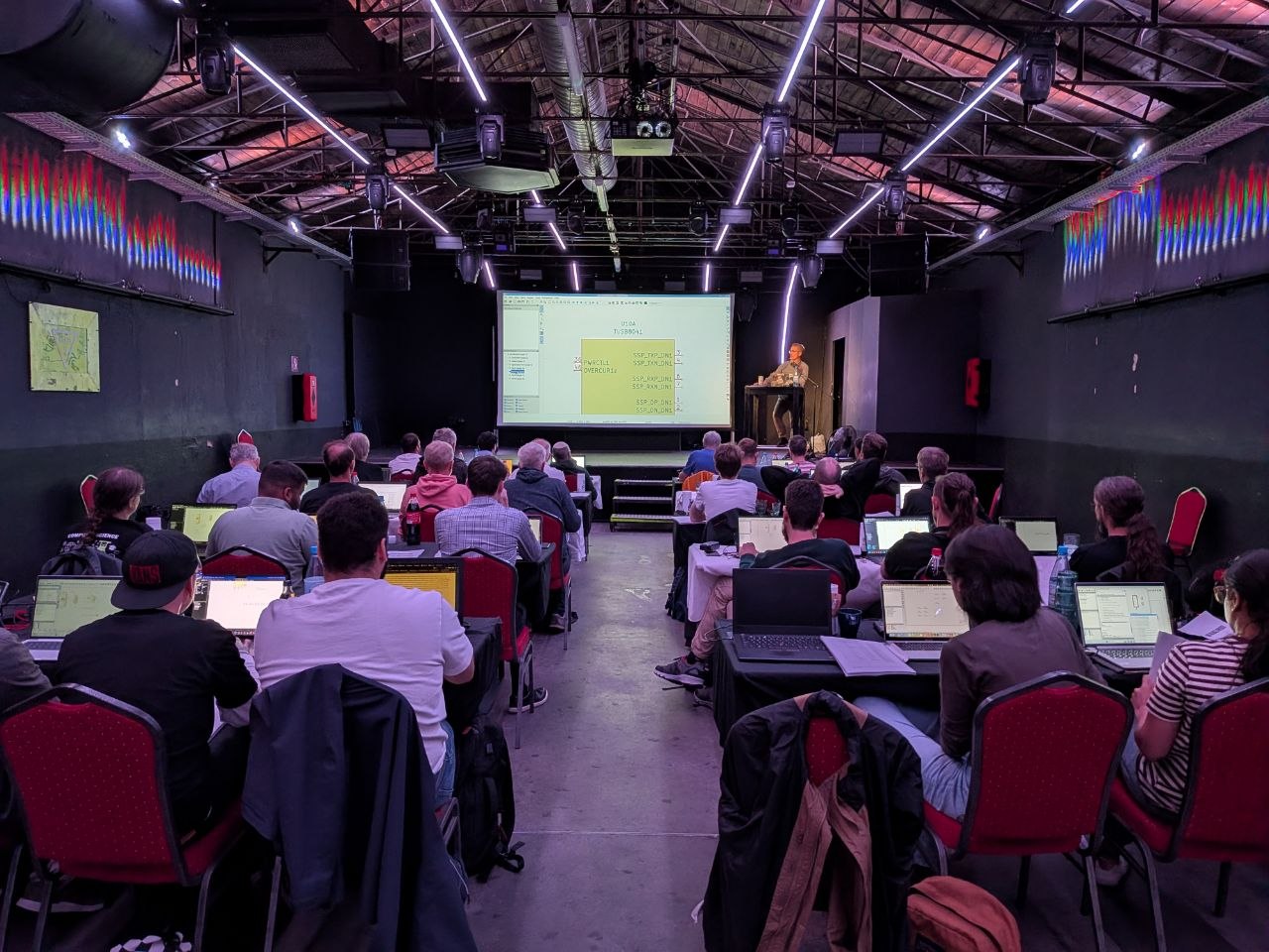 Training day at Gleis 9: attendees at laptops following Seth Hillbrand through a KiCad schematic