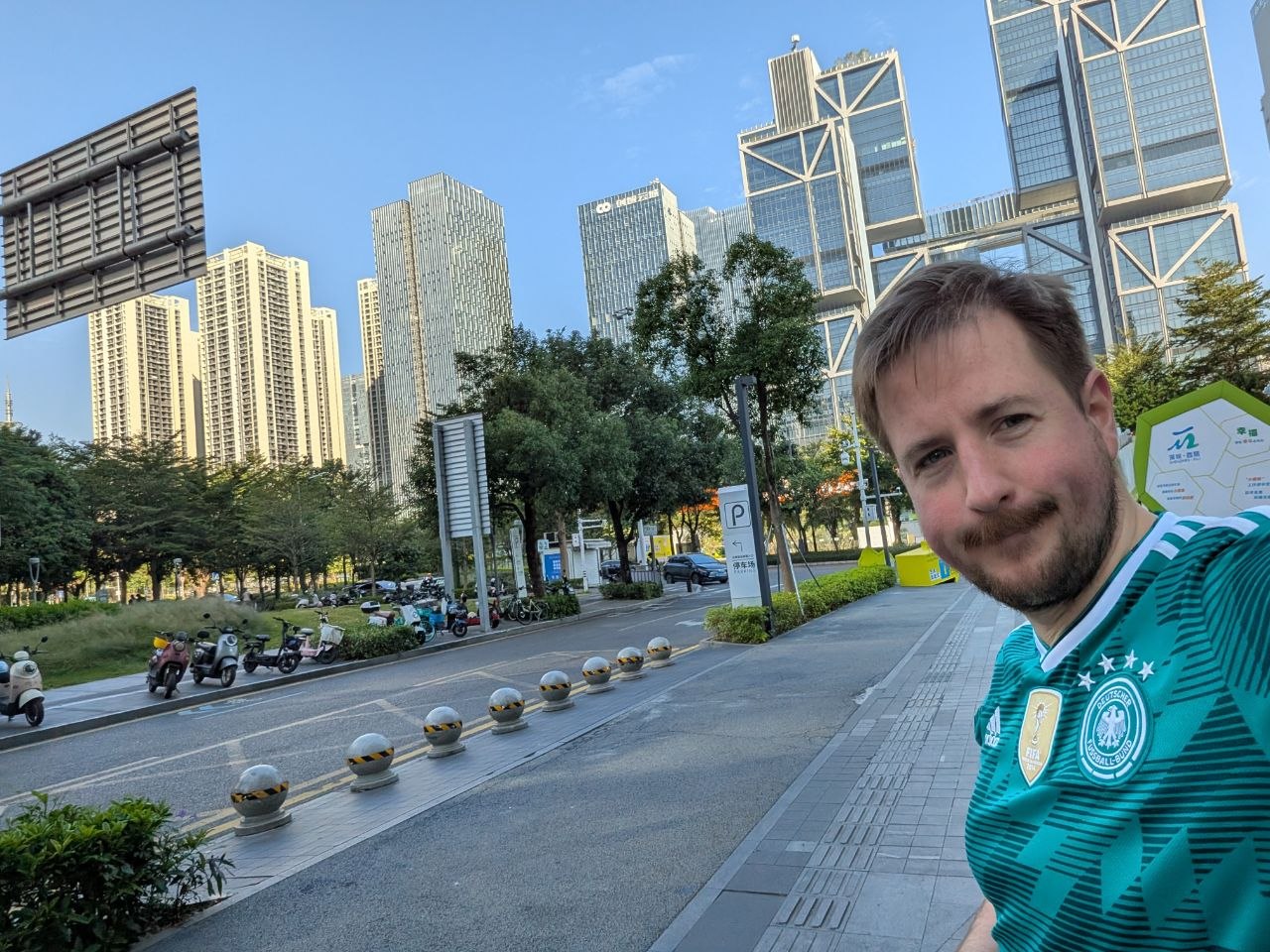 Stephan in Shenzhen — obligatory selfie with the skyline