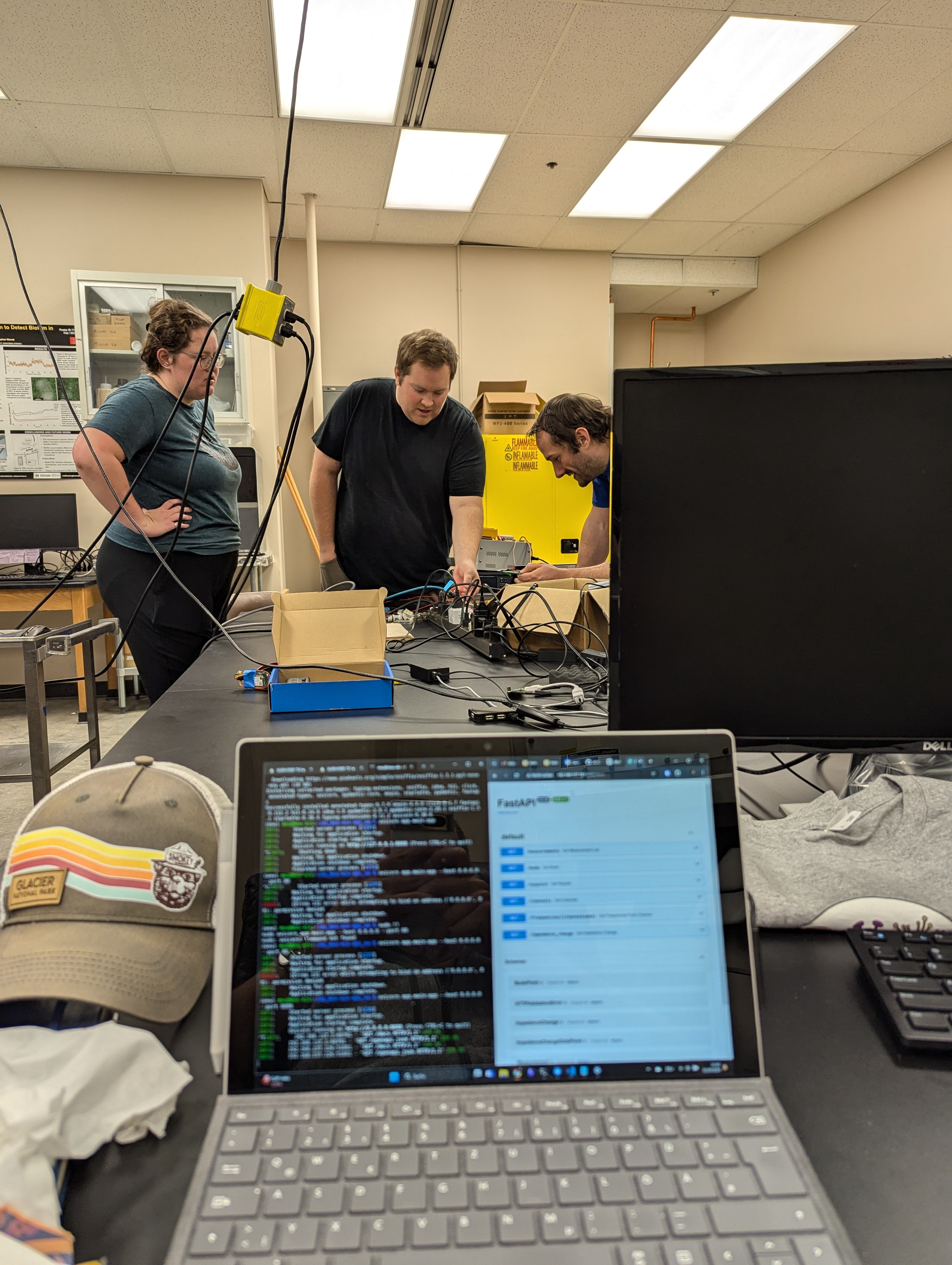 Final preparations in Prof. Warnat's lab the day before deployment