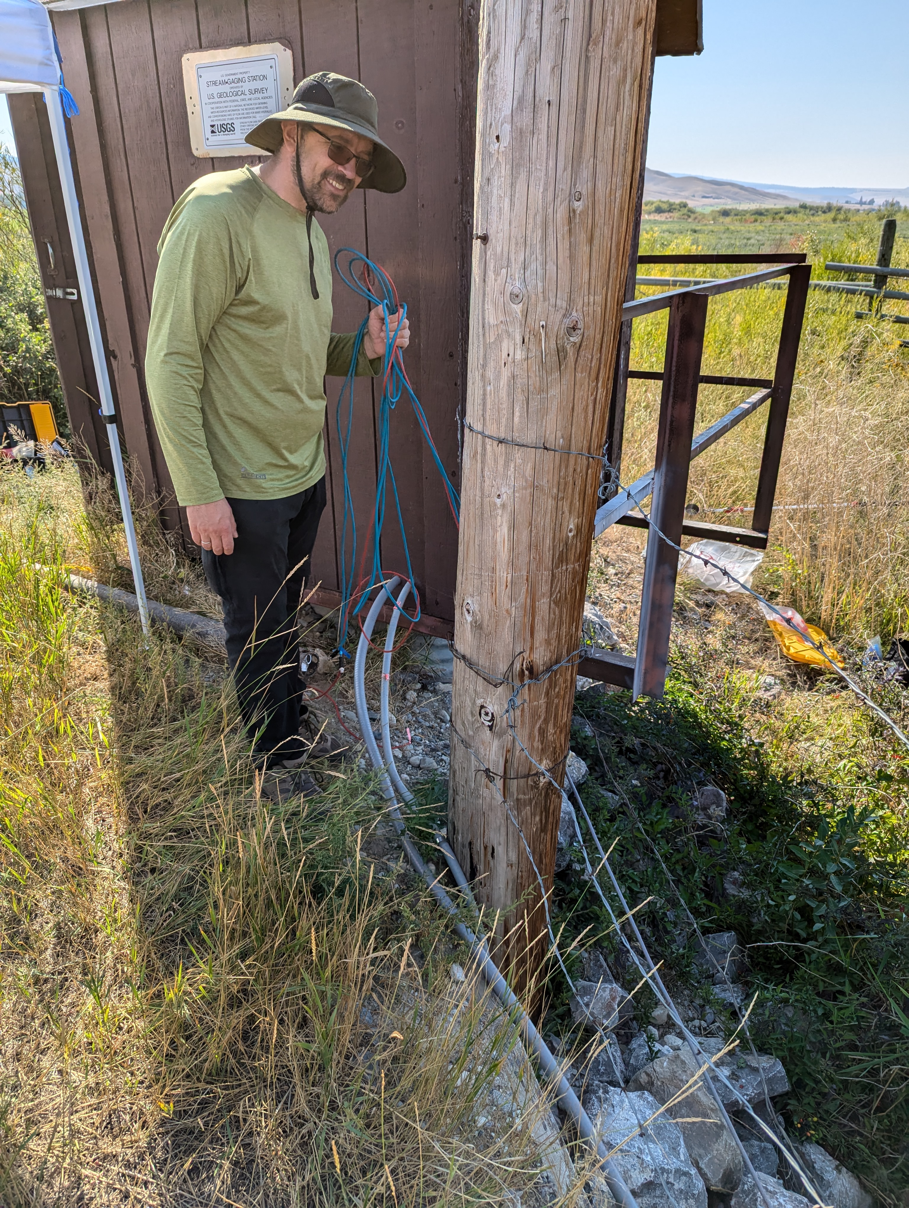 Running cable from the bridge to the measurement hut